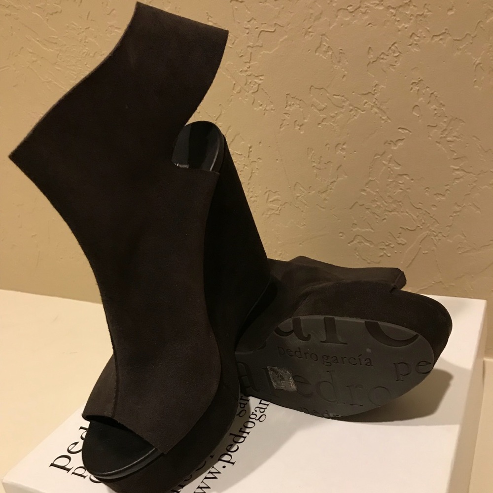 Awesome open toe suede wedge